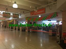 ballongirlande zur eroffnung der cafeteria im globus markt saarlouis ballongirlande globus markt girlanden