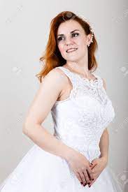 Maybe you would like to learn more about one of these? Rothaarige Braut In Einem Hochzeitskleid Helles Ungewohnliches Aussehen Schone Hochzeit Frisur Und Hellen Make Up Lizenzfreie Fotos Bilder Und Stock Fotografie Image 62817855