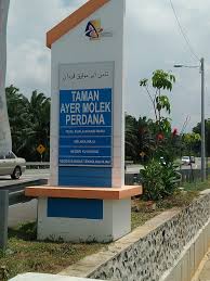 Nama kampung ini telah diberi oleh seorang lelaki yang bernama tok kendok sempena sebatang sungai yang terdapat di kampung tersebut. Komuniti Taman Ayer Molek Perdana Melaka Community Facebook