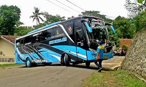 Pt rosalia indah transport merupakan salah satu perusahaan yang bergerak di bidang transportasi darat yang ada di indonesia. Lowongan Kerja Kernet Bus Rosalia Indah Like And Share