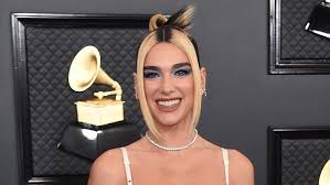 Born 22 august 1995) is an english singer and songwriter. Ist Dua Lipa Etwa Schwanger Dieses Foto Lost Wilde Baby Geruchte Aus