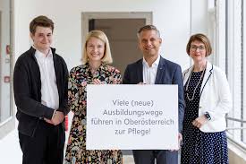 Land Oberösterreich - Sozial-Landesrätin Birgit Gerstorfer: Dritter  Lehrgang „Junge Pflege“ startete heute mit 38 Schülerinnen und Schülern  Linz und Andorf