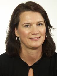 Ann linde förespråkar svenskt samarbete med bland annat nato och ett tätt samarbete med finland, men menar att alliansfriheten tjänar sverige väl. Ann Linde S Riksdagen
