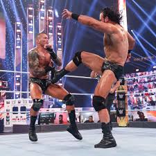 Photos Mcintyre Orton Brutalize Each Other In Wwe Title Ambulance Match Randy Orton Wwe Wwe Randy Orton