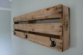 Das wandpaneel der garderobe kann sowohl aus. 29 Holz Paletten Mobel Was Sie Aus Ihnen Machen Konnen
