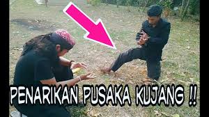 Adapun langkah langkah cara menarik benda pusaka untuk pemula, antara lain : Ki Raja Mandala Penarikan Pusaka Kris Di Pantai Panjang By Myu Pictures