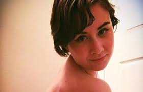 Objavila fotke: 'Ponovno volim svoje tijelo, a htjela sam smrt'