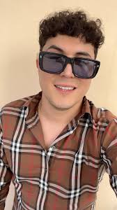 Hay te va chiquititaaa!!, 💐 van de parte del patrón!!🫡, -, -, Sigan  escuchando #Castillo , rola del nuevo álbum plebada!! , -, -, #Los2delaS  #zaz @los2delas #2S