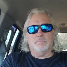 Let's unpack my look from the 54th Emmy Awards in 2002, shall we?  👗#FashionFriday #Emmys #Storytime