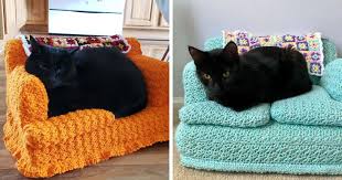 I thought i would take a look to see if i can find any free patterns for crocheted cat couches for you. People Are Using Their Free Time To Crochet Tiny Couches For Their Cats Bored Panda