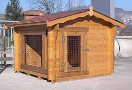 Per il muro anteriore puoi trovare delle targhe personalizzate fatte di metallo, realizzarne e dipingerne una di legno, o appendere delle medagliette per cane che ti sono avanzate. Giardino In Legno Cucce Per Cani Box Per Cani Alloggi Per Cani Voliere Cucce Di Cani Casette Per Cani Giardini In Legno