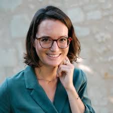 Je suis heureuse de participer à cette belle aventure au sein de l'équipe  dynamique de Roland Coiffe.