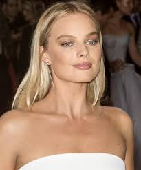 See pictures of margot robbie with different hairstyles, including long hairstyles, medium hairstyles, short hairstyles, updos, and kate middleton. Margot Robbie S Hairstyles Over The Years