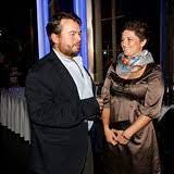 Je pravnukom slovenského evanjelického farára a spisovateľa jozefa hollého. Syn Libuse Safrankove A Josefa Abrhama Se Tajne Ozenil Expres Cz