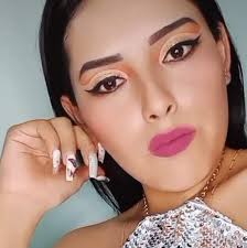 SCZ: Así fue presentado el feminicida de Nayeli Calderón Nayeli Abigail  Calderón de 32 años murió tras el ataque de más de 30 puñaladas en manos de  su esposo identificado como Juan