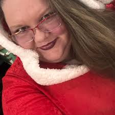 Can you suggest where I can rent traditional Venetian costumes for this  year's carnival?