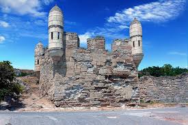 Достопримечательности этого города можно считать важными на уровне не только курортной. Dostoprimechatelnosti Kerchi I Okrestnostej Foto I Opisanie