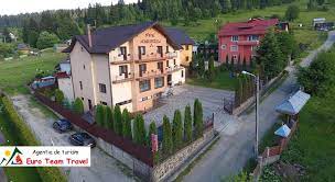Pensiunea teea este situata pe valea bistritei (dn17b) la 17 km de vatra pensiunea iris din vatra dornei isi intampina oaspetii cu urmatoarele servicii si facilitati: Hotel Adristel Vatra Dornei Pret 980 Lei Pers Pachet