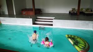 Louez votre piscine tout l'été en étant assuré, ou profitez d'une piscine pour votre événement ou pour faire un simple plongeon entre amis ! Ces Bretons Qui Louent Leur Piscine A Des Particuliers