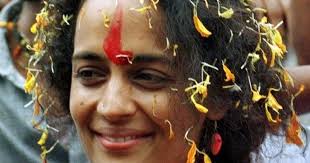 Arundhati Roy Ulusal Ödülünü İade Ediyor : r/india