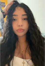 Katherine Barrow's Instagram, Twitter & Facebook