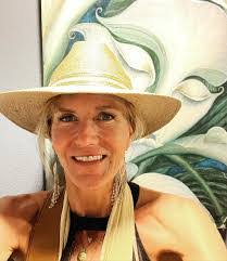 Robyn Benson's Instagram, Twitter & Facebook