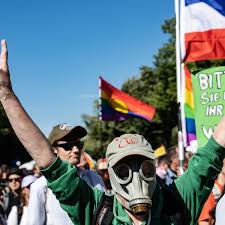 Rund um die uhr berichtet die bz von berlins straßen, plätzen, häusern und berliner personen. Berlin Reggae Und Pegida Flagge Bei Corona Protest Der Spiegel