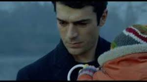 Ma un evento improvviso la sconvolgerà e carlo si troverà solo ad accudire sua figlia sofia, una bimba di dieci mesi e, a poco a poco, comincerà anche a capire il senso profondo dell'essere padre. Solo Un Padre Cast E Trama Film Super Guida Tv