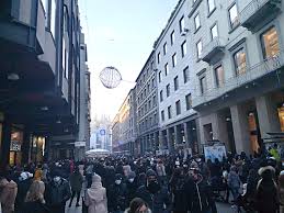 See more of πιτσαρια μιλανο ιωαννινα on facebook. Panikos Sto Milano Oi Milanezoi Synwstizontai Sta Magazia Gia Ta Xristoygenniatika Pswnia Vima Online