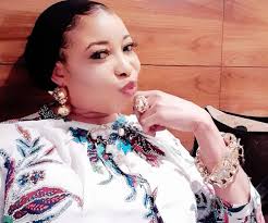 Seyi edun replaces toyin abraham as bridesmaid at lizzy anjorin's wedding (photo ex boyfriend of sending killers after her (photos) / lizzy anjorin acquires new house (photos) (2) (3) (4). More Details Of Actress Lizzy Anjorin S Traditional Wedding Ceremony Yesterday Dnb Stories Africa