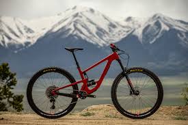 With bits of all the best parts of the various mountain bikes out there, the 2022 santa cruz hightower c s kit mountain bike is able to climb tall mountains and crush sprints with confidence. Juliana Maverick And Santa Cruz Hightower Best Mountain Bikes
