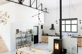 Maison De Famille Luberon Un Hangar A Bus Transforme En Loft Ecolo Maison De Famille Maison Hangar