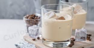 :d e' sicuramente uno dei più semplici e veloci tra i liquori fatti in casa, e ricorda tantissimo il famoso caffè borghetti.da quando ho preso la mania di preparare i liquori, sto dispensando alcolici a destra e a manca, per la gioia di vicini, amici e parenti. Come Fare Il Cremoso Liquore Al Caffe Per Natale Ricetta Deliziosa Curiosando Si Impara