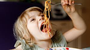 A könnyeit nyelte Király Viktor, az édesapjáról kellett beszélnie