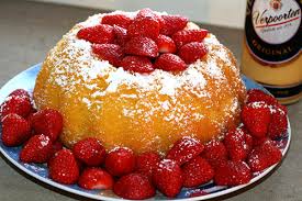 Lecker Pudding Gugelhupf Mit Eierlikor Und Erdbeeren Kuchenrezepte Mit Eierlikor Verpoorten