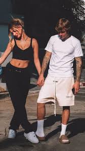 Justin Bieber And Hailey Bieber Popstar Music Video Dj Khaled Feat Drake Em 2020 Roupas Swag Feminina Roupas Swag Roupas