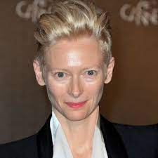 Tilda swinton was born on november 5, 1960, in london, england. Tilda Swinton Shooting In Ihrem Schottland Heim Gala De