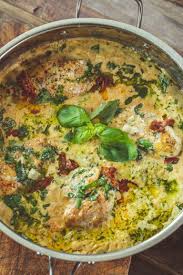 Fraktfritt över 229 kr alltid bra priser och snabb leverans. Kyckling I Kramig Parmesansas Och Soltorkade Tomater Johanna Toftby Kycklingrecept Recept Med Kycklingfile Italienska Recept