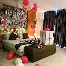 Create A Romantic Valentine S Day Bedroom Using Your 5 Senses Fun Home Design Birthday Room Decorations Best Friend Birthday Surprise Romantic Birthday