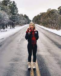 25 Best Hiking Outfits For Women To Wear In Winter Hiking Outfit Women Hiking Outfit Winter Hiking Outfit