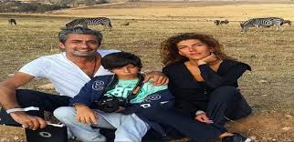 Didem petekkaya ile evli olan deneyimli oyuncunun cem cano petekkaya isminde bir oğlu vardır. Erkan Petekkaya Unlu Hamburger Firmasina Actigi Davayi Kaybetti Mersin Haber