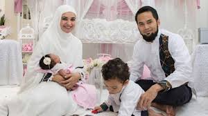 Nama.web.id adalah website database kamus nama dan arti nama indonesia terbesar. Cut Shafiyyah Mecca Al Fatih Nama Anak Ketiga Shireen Sungkar Dan Teuku Wisnu Ini Artinya Halaman All Serambi Indonesia