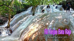 Air terjun di batu baturaden malang baturaja batulicin batusangkar baturiti caves ferringhi pahat terindah terbaru lokasi johor bara raja asah alam mendengar nama kota batu mungkin sudah bukan asing lagi di telinga kita, sebab hampir di setiap pelosok kota di indonesia ini ada saja yang. Pesona Wisata Air Terjun Batu Raja Manitan Di Galis Bangkalan Gerbang Pulau Madura