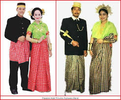 Bagian kedua adalah baju kurung, umumnya punya motif. Kumpulan Pakaian Adat Indonesia Dari Sabang Sampai Merauke Blog Unik