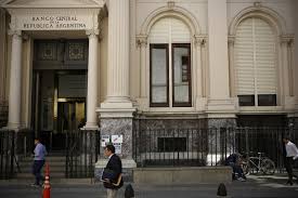 La cotización del dolar frente a otras monedas fuertes usadas en los mercados internacionales de divisas ha ido dando cambios en los últimos 24 meses; Dolar Blue Hoy A Cuanto Cotiza El Jueves 1 De Abril Soldelapuna