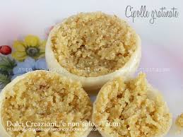 La zuppa di cipolle o soupe à l'oignon è una ricetta tipica francese, nata come un piatto povero, la zuppa di cipolle si è evoluta fino a diventare un piatto di alta cucina. Cipolle Bianche Gratinate Ricetta Vegetariana