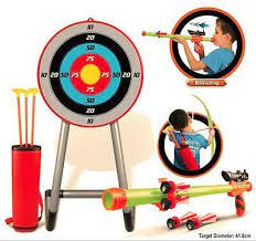 Перевод слова bow, американское и британское произношение, транскрипция, словосочетания, однокоренные слова, примеры использования. Archery Target Set Bow Arrows Blow Pipe Darts Outdoor Fun Garden Party Game 5060457113871 Ebay