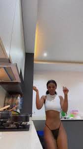 goldviv onlyfans dancing naked in the kitchen 🍌 MEGAPORN world