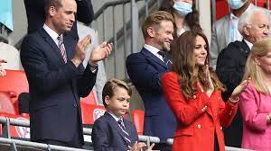 Prinz william:„wir sind keine rassistische familie. Prinz William Kate Und George Auf Der Tribune In Wembley B Z Berlin