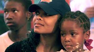 Cinq ans plus tard, en avril 2016, la chanteuse, alors âgée de 50 ans a lire aussi : Janet Jackson Deja Maman Elle A Renie Ses Enfants Star 24